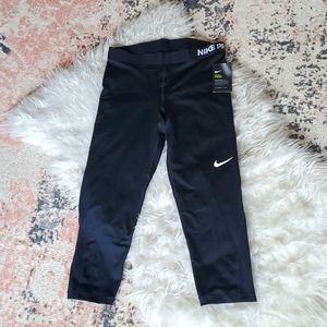NIKE Women’s PRO Training Capri/Tights-Black, size L, NWT